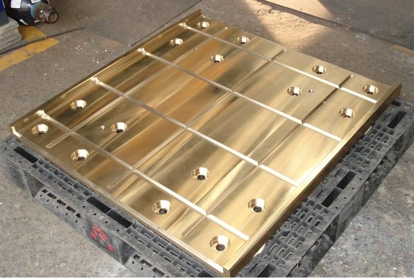 Opatření pro obrábění mechanických složek slitiny mědi